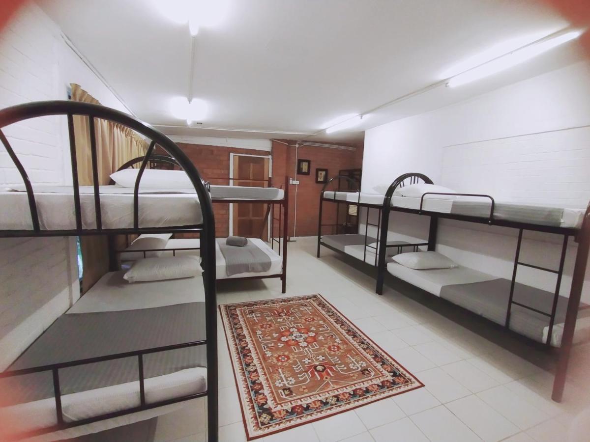 Dorm Master Hostel Padang Mat Sirat ภายนอก รูปภาพ